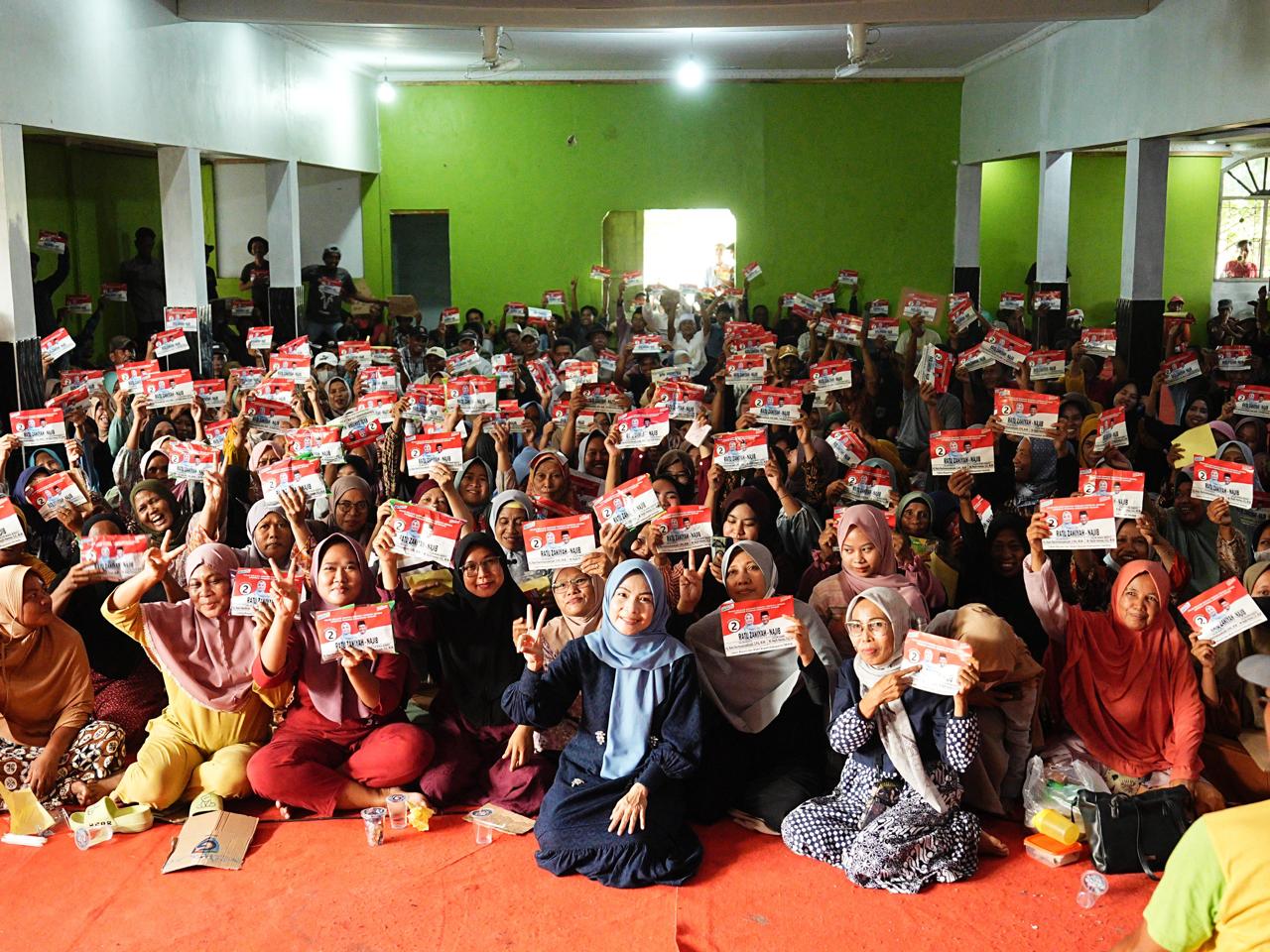 Dihadapan Warga Tirtayasa, Ratu Zakiyah Sampaikan Program Beasiswa Untuk Anak Yatim & Piatu