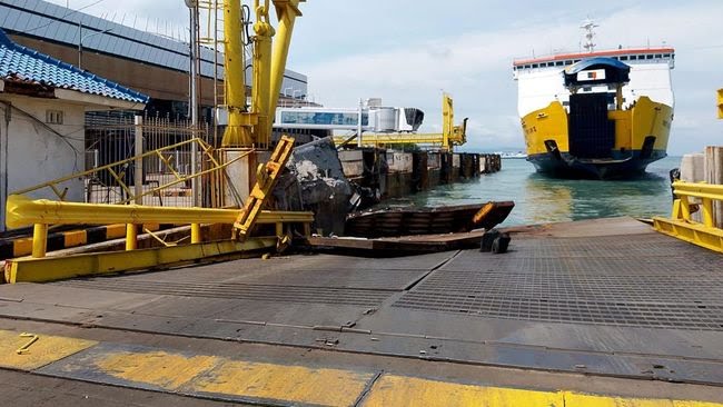 KMP Portlink III Tabrak Jembatan Bergerak Akibat Terkendala Manuver Saat Sandar
