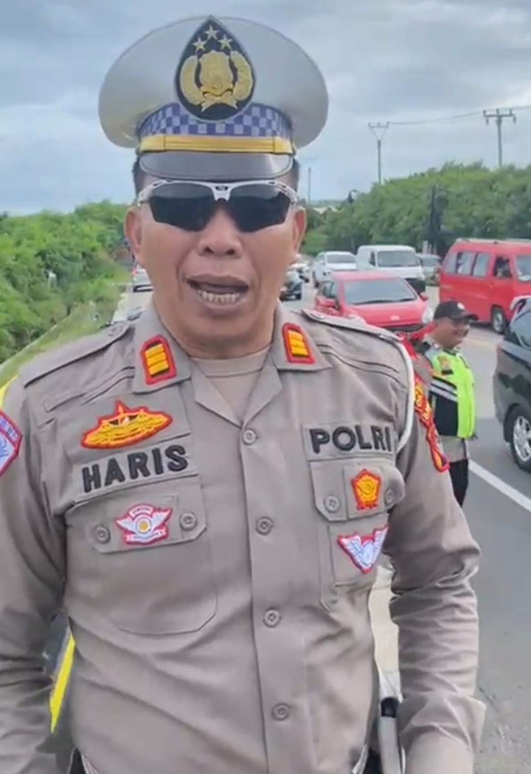 Jajaran Satlantas Polsek Ciwandan Berlakukan One Way Menuju Jalur Wisata Anyar
