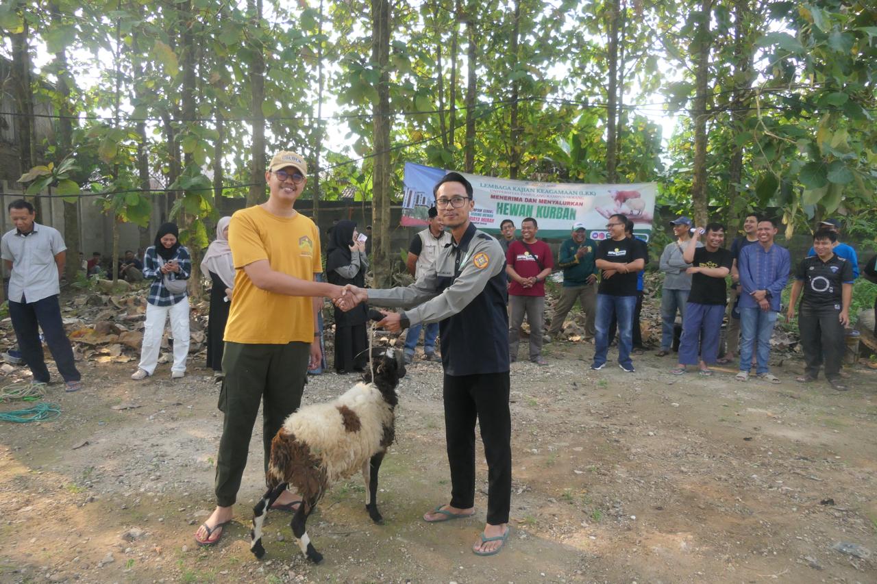 UNPAM Serang Berbagi Qurban Untuk Masyarakat