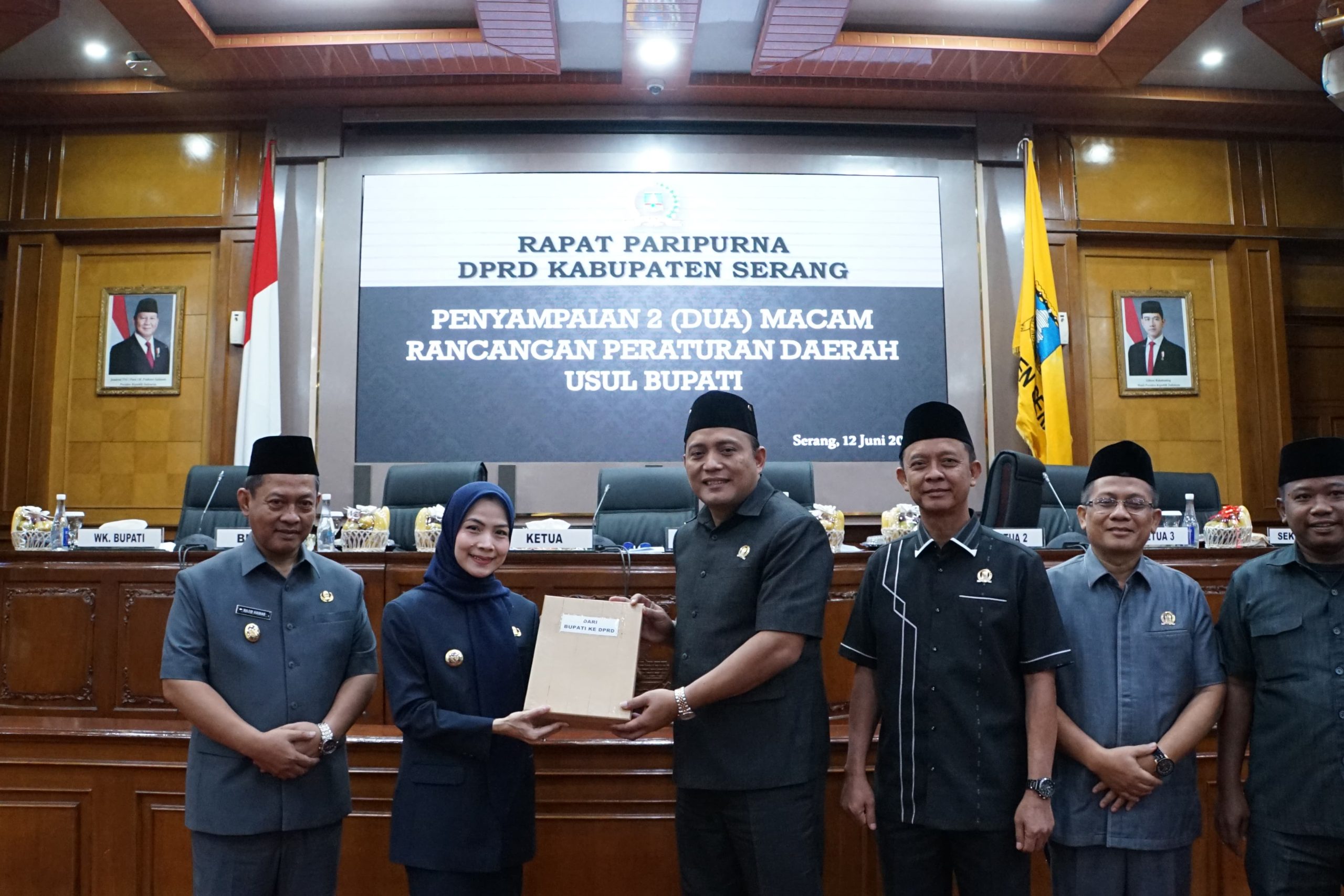 Bupati Ratu Zakiyah Sampaikan Usulan 2 Raperda ke DPRD Serang