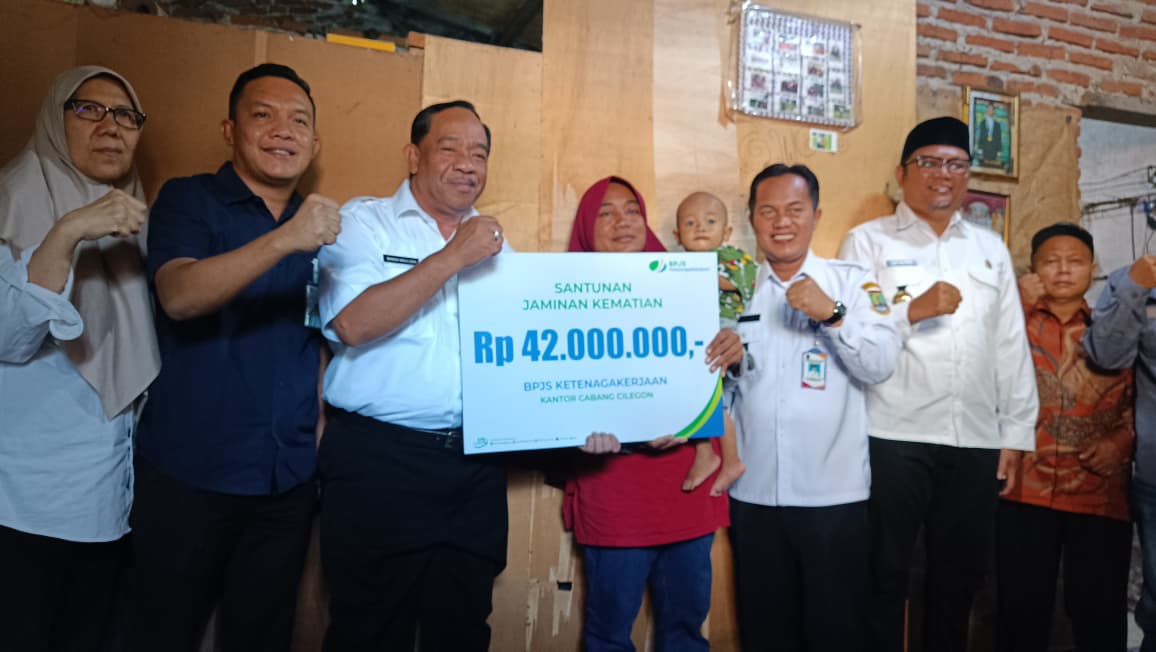 Sekda Cilegon Hadir di Rumah Duka, Santunan Kematian Nelayan Disalurkan Lewat Program APBD