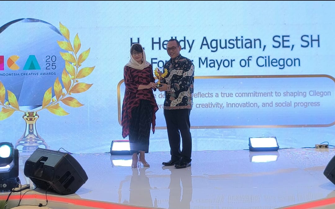 Mantan Wali Kota Cilegon, Helldy Agustian Dapat Penghargaan Kreatif dari ICE