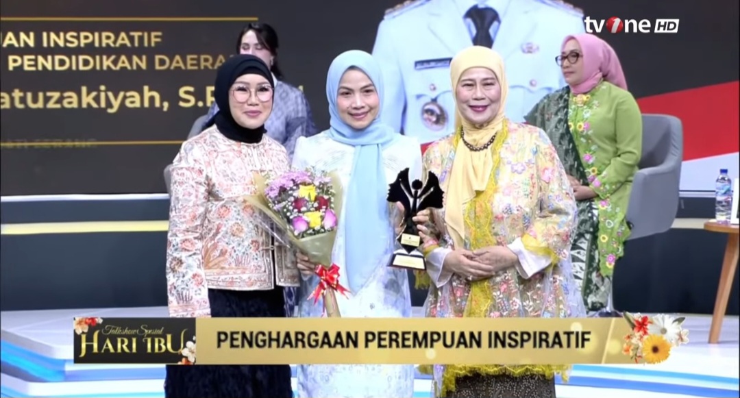 Bupati Serang Ratu Zakiyah Terima Penghargaan Perempuan Inspiratif 2025 Bidang Inovasi Pendidikan Daerah