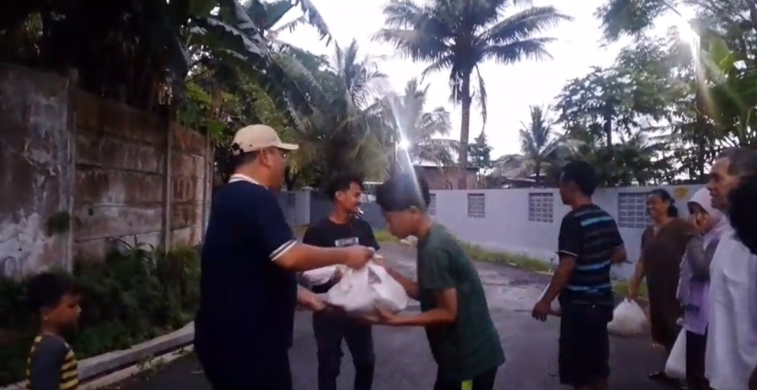 Wakil Ketua DPRD Cilegon Sokhidin Datang Langsung Berikan Bantuan untuk Warga Terdampak Banjir