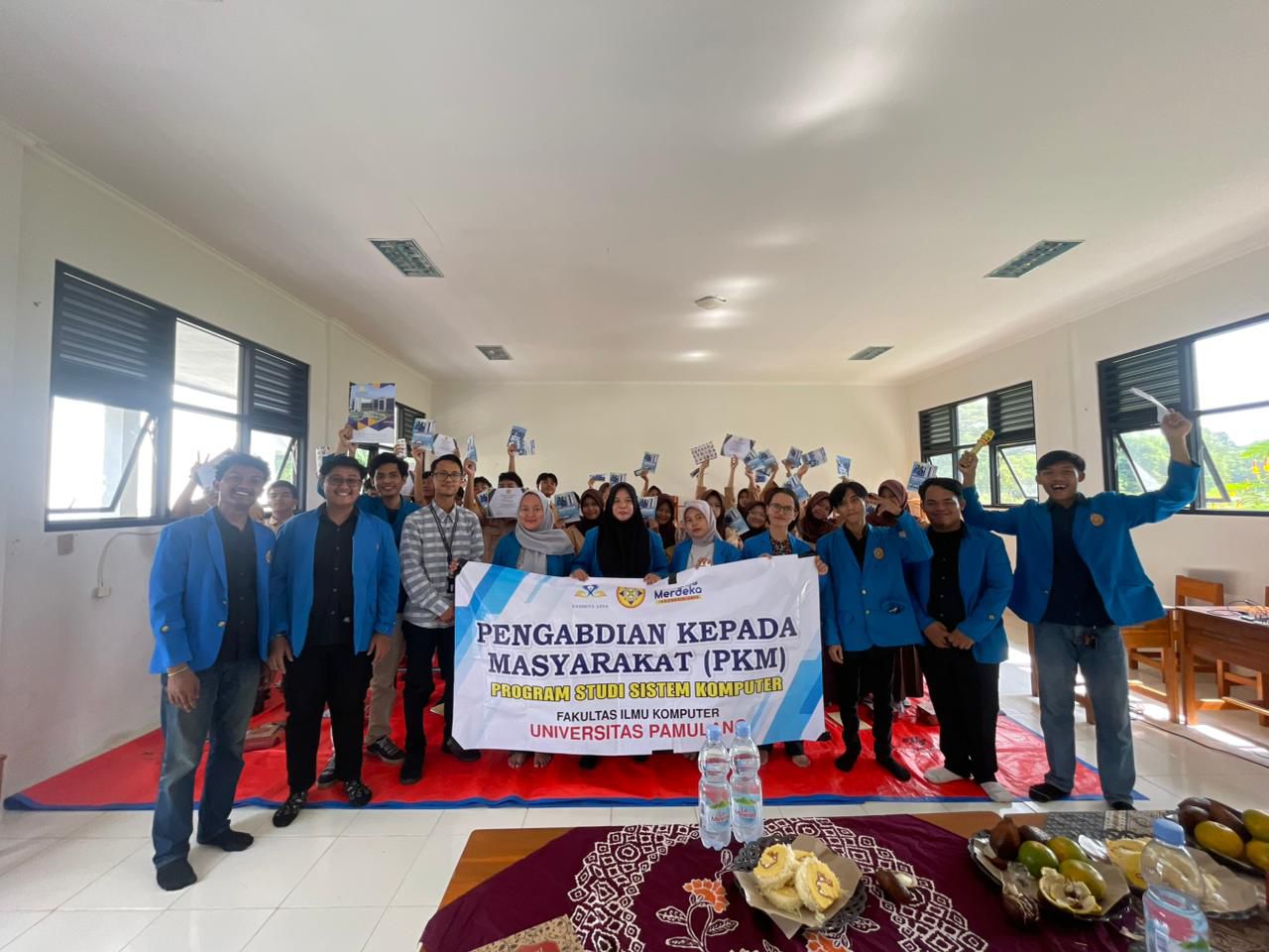 Bangun Literasi Digital Generasi Muda, Dosen dan Mahasiswa Prodi Sistem Komputer UNPAM Serang Gelar PKM di SMAN 8 Kota Serang