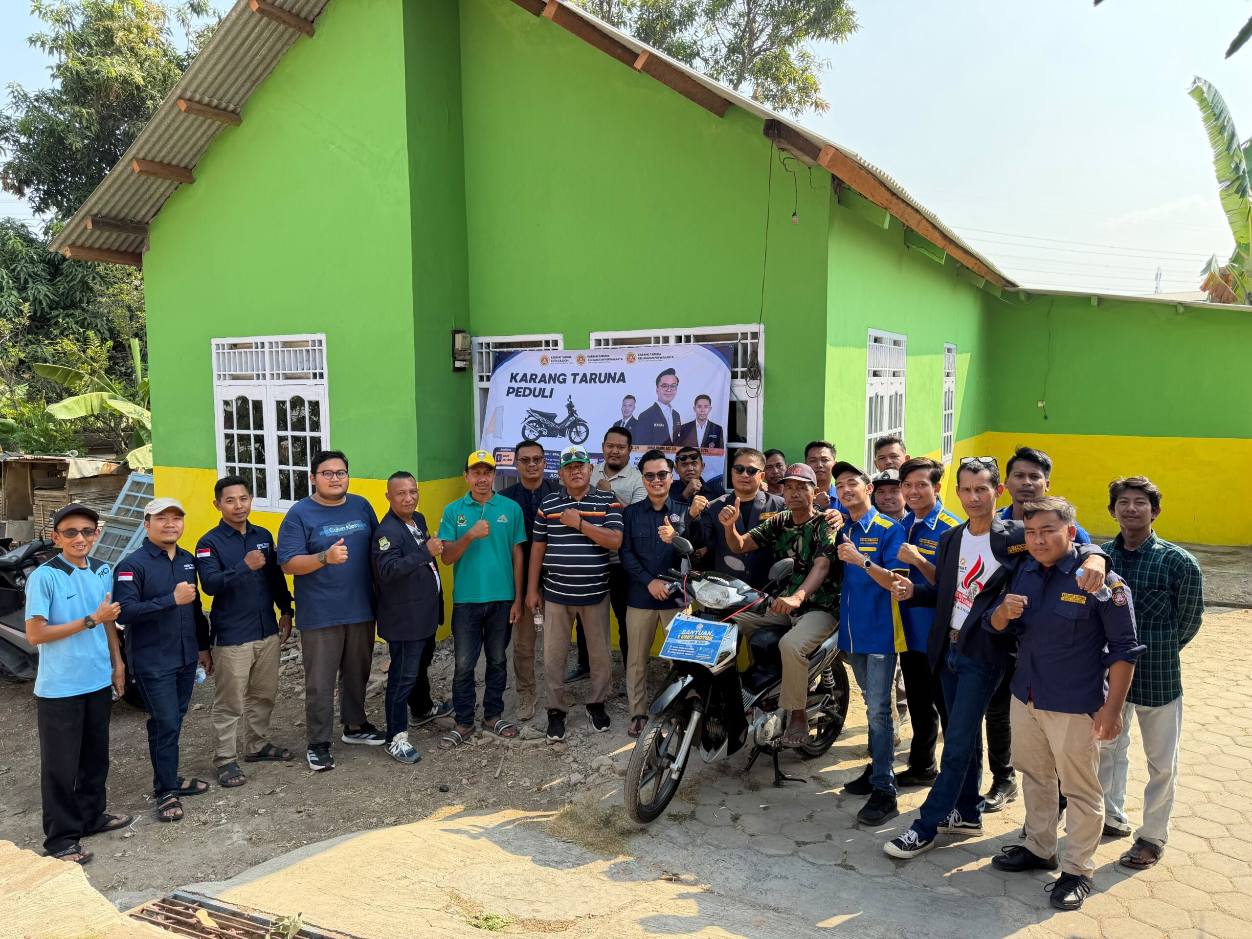 Kolaborasi Gotong Royong Karang Taruna dan Donatur Hadirkan Harapan Baru, Bapak Subhi Terima Bantuan 1 Unit Sepeda Motor