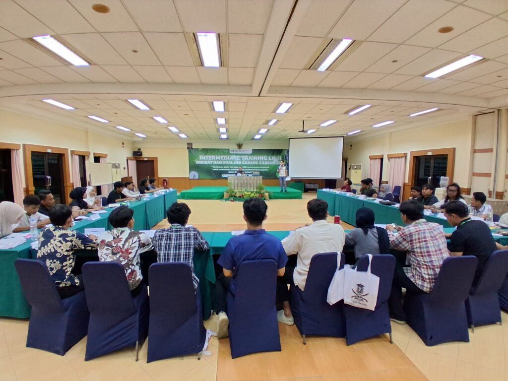 Koordinator Presidium Kahmi Kota Cilegon Masduki saat menyampaikan materi.